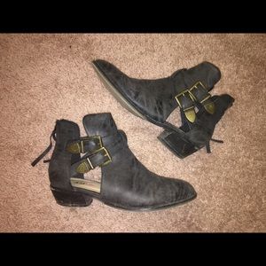 Cut-out buckle ankle boots. Size 9